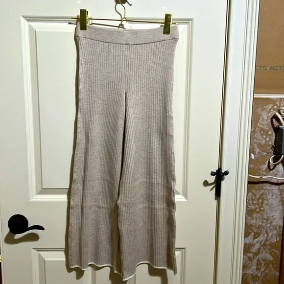 Skin Palmer Crop Pant Women's Size Extra Small Flax Color NWT.